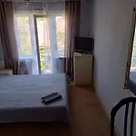 Kinds Of Rent In The Center Гостевой дом *